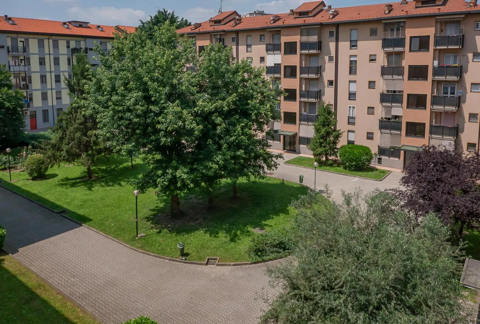 Ampio E Luminoso Appartamento, Posto Auto Gratuito - Quarenghi Milan